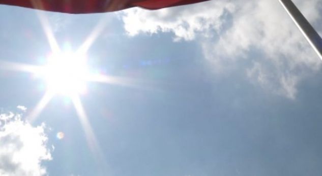 Nesër, në ditën e parë të shkollës, ja si ti vishni fëmijët. Këshilla nga meteorologët.