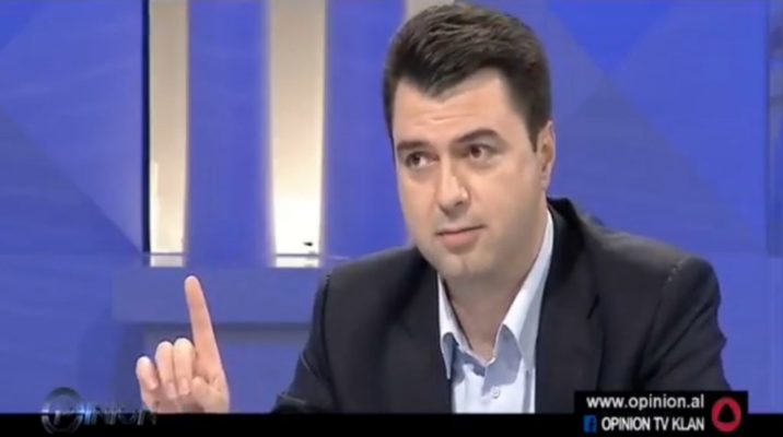 Edhe Basha me “qytetarin dixhital”. I vjen ky denoncim në celular.. Edhe Basha me “qytetarin dixhital”. I vjen ky denoncim në celular..