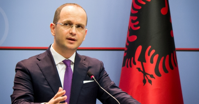 Bushati dhe Kotzias diskutojnë të premten “çështjet e nxehta” mes dy vendeve