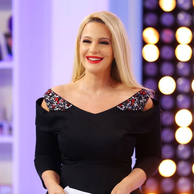 Rudina Magjistari bën udhëtimin e parë pas karantinës, ja çfarë i tërhoqi vëmendjen në avion