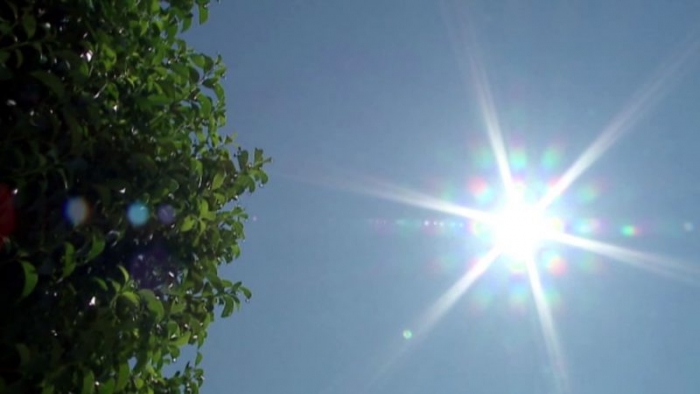 Mot i kthjellët dhe me temperatura të larta, e enjtja vijon me diell