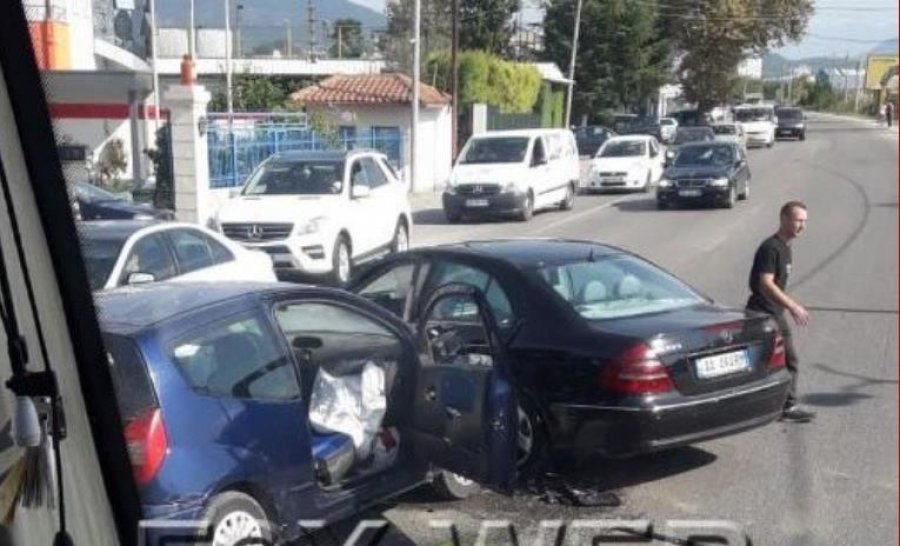 E FUNDIT/ Makinat përplásen me njëra-tjetrën, dy drejtueset e reja me urgjèncë në spítal