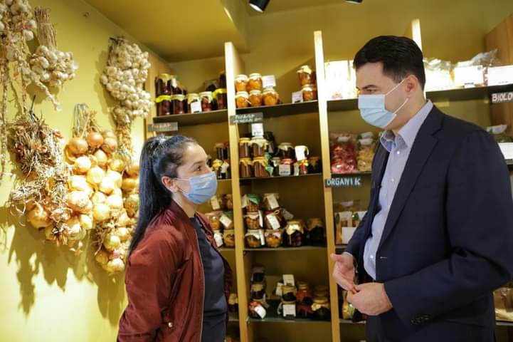 Basha në një biznes në Tiranë: Biznesi i vogël dhe i mesëm ka nevojë për një shpresë të re