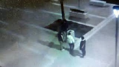 Shakshat shpërthejnë në Piazza Redentore, dëmtohen koshat e plehrave, identifikohen autorët