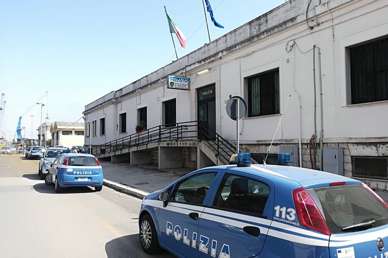 Në rrugë me mbi 80 doza hashash dhe marijuanë, arrestohet 24-vjeçari