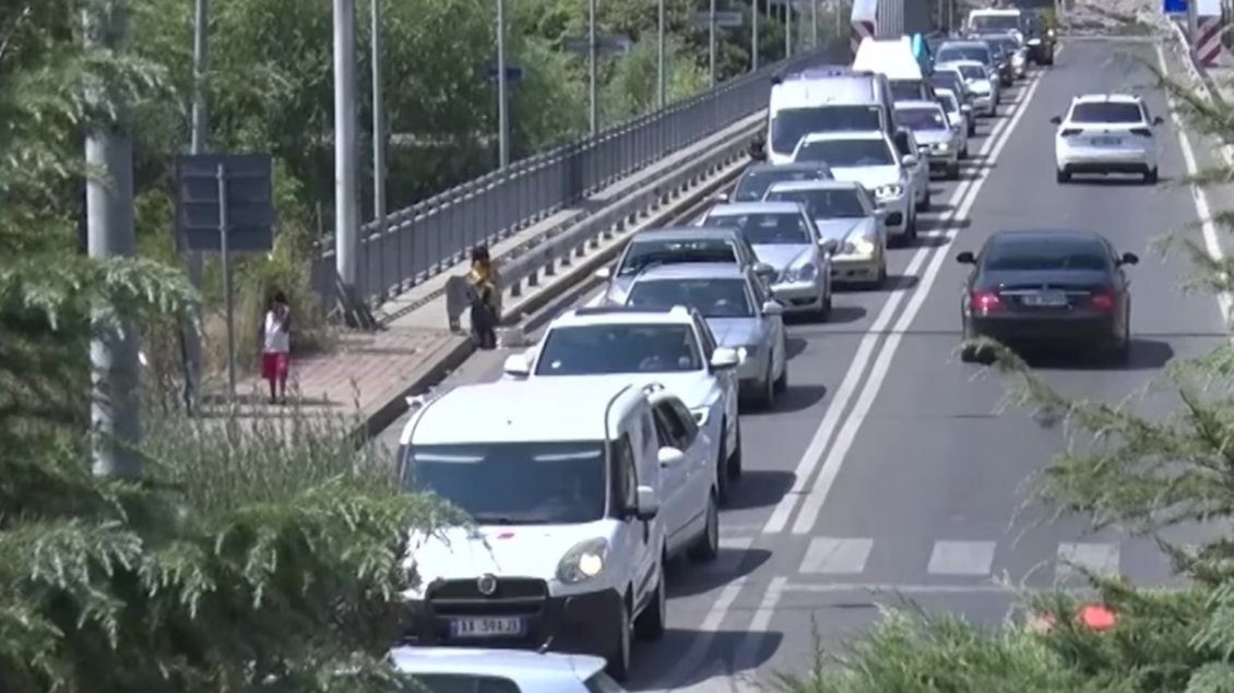 Shqipëri, turizmi në rritje përballë sfidave në infrastrukturën rrugore