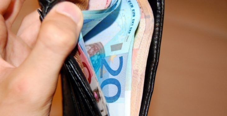 Keni mbetur ‘trokë’ dhe pa lekë në xhep, ja çfarë duhet të dini që kuleta juaj të jetë përherë plot
