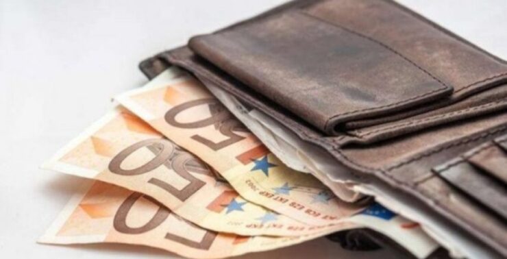 Mënyra se si mbani para në portofolin tuaj tregon nëse do të jeni të pasur apo të varfër Mënyra se si mbani para në portofolin tuaj tregon nëse do të jeni të pasur apo të varfër