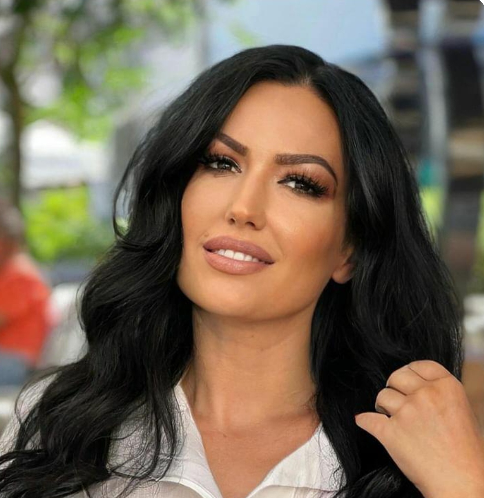 Artistja Antigona Bajrami me një gjetje shumë interesante tregon për ditëlidjen e saj, por duket si një yll Artistja Antigona Bajrami me një gjetje shumë interesante tregon për ditëlidjen e saj, por duket si një yll